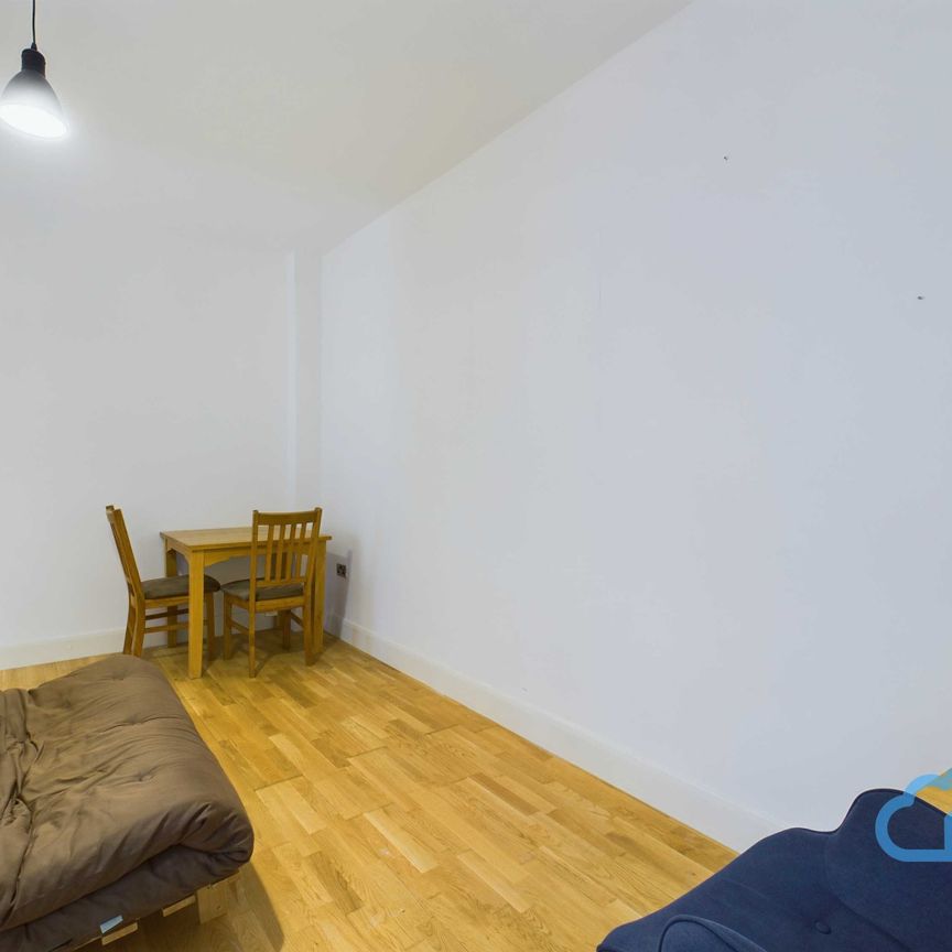 RM2 Cantelupe Road | East Grinstead | RH19 3TT - Photo 1