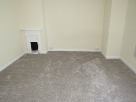 Weycroft Road - Photo 2