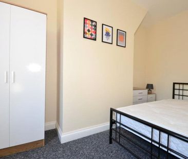 4 bedroom terraced house to rent - Photo 5