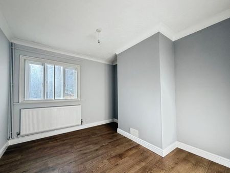 3 bedroom end of terrace house to rent - Photo 3