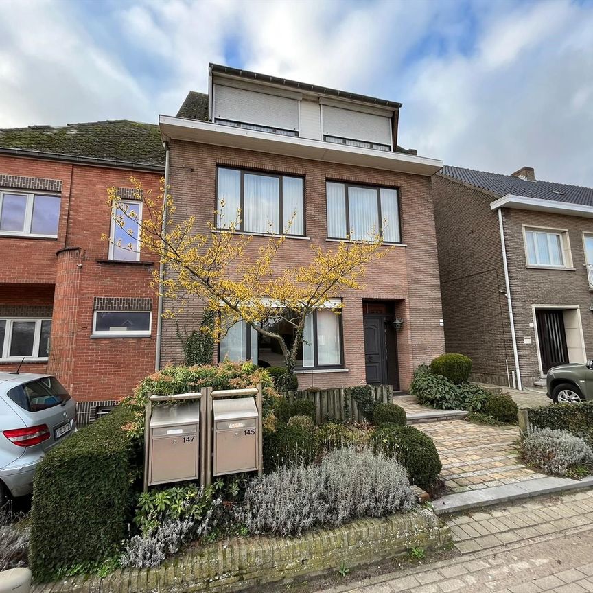 Gelijkvloers appartement met 2 slpks en garage op wandelafstand van het centrum! - Foto 1