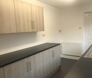 4 bedroom terraced house to rent - Photo 5