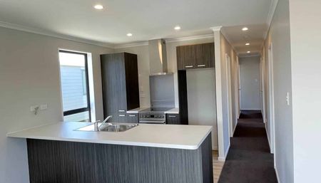 Neat and Tidy - Photo 4