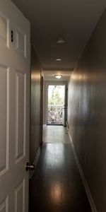 Beautiful, Bright, Clean 2 Bedroom at St Clair/ Oakwood - Photo 4