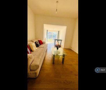 4 bedroom semi-detached house to rent - Photo 2