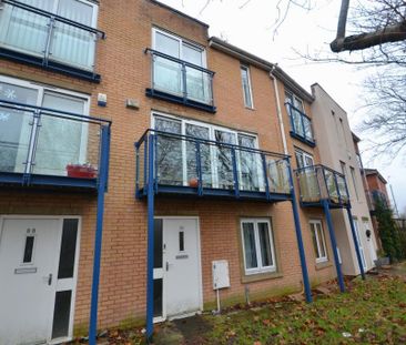 4 bedroom townhouse to rent - Photo 3