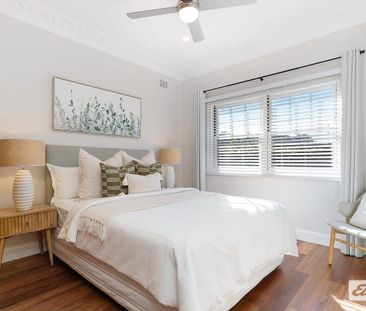 Sunsoaked Family Home - Photo 2