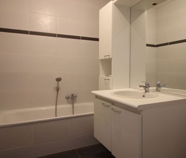 Appartement te huur in Schaarbeek voor € 1.000 met 1 slaapkamer - Photo 2