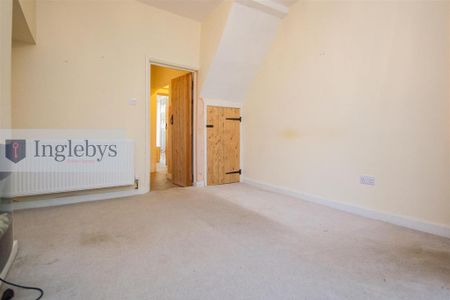 2 bedroom terraced house to rent - Photo 4