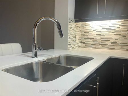 For Lease - 55 Oneida Crescent Unit# 711, Richmond Hill, Ontario - Photo 3