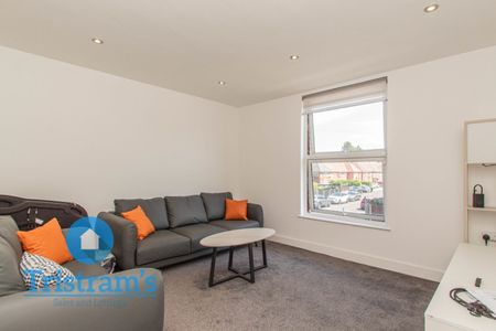 2 bed Flat for Rent - Photo 2