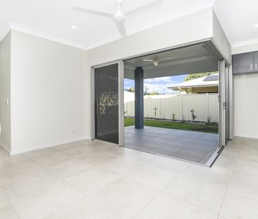 STYLISH AND MODERN FAMILY HOME! - Photo 2