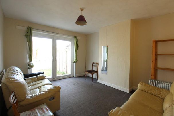 4 bedroom semi-detached house to rent - Photo 1