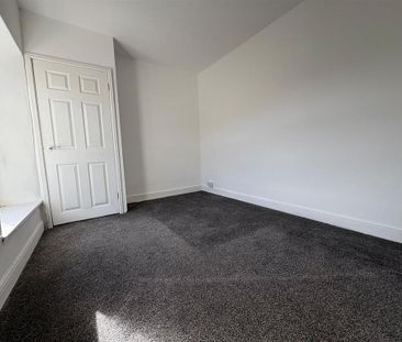 3 bedroom end of terrace house to rent - Photo 3