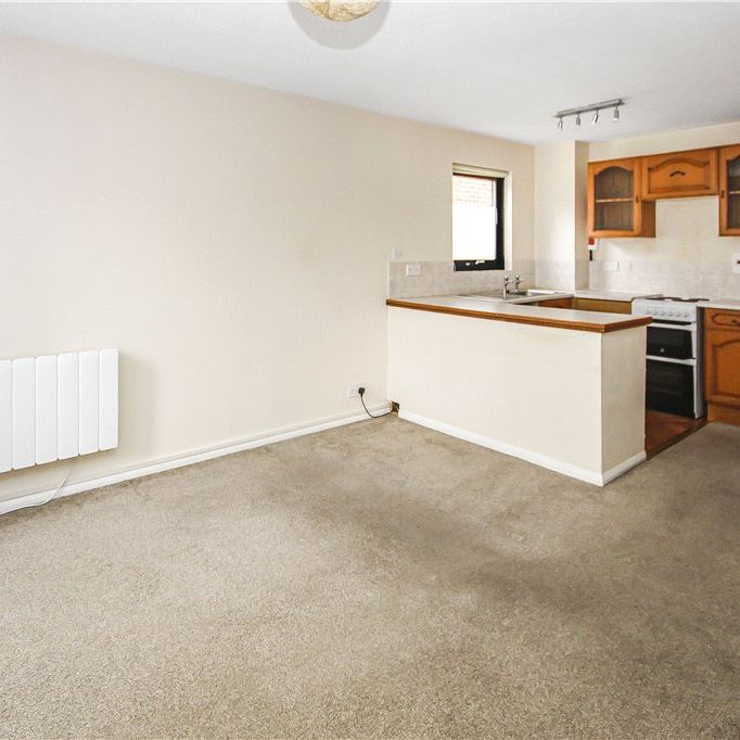 Kelly Close, Shepperton, Surrey, TW17 8RL - Photo 1