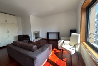 Fantástico Apartamento T2 Mobilado com Garagem e Arrumos