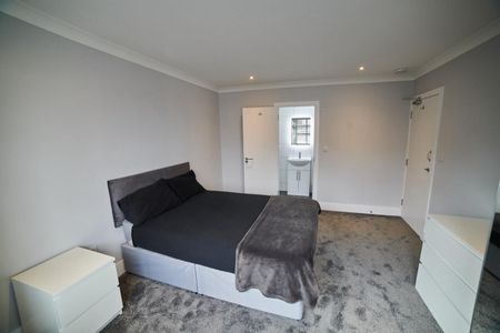 1 bedroom Flat To Let - Photo 3