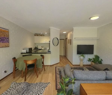 Your Fully Furnished Sanctuary in the Heart of Lyneham - Photo 3