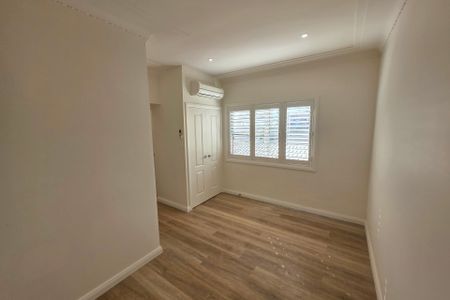 View Saturday at 11.30am - 11.50am - Photo 3