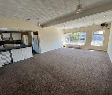 5 bedroom detached bungalow to rent - Photo 4