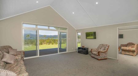 HARBOUR FRONT PARADISE - Photo 2