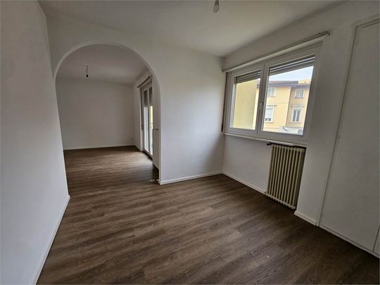 Chiasso, ampio 2.5 locali ristrutturato - Photo 1