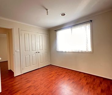 17 Webster Way, Pakenham - Photo 3