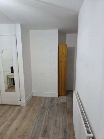 Room in a Shared Flat, Perry Hill, SE6 - Photo 3