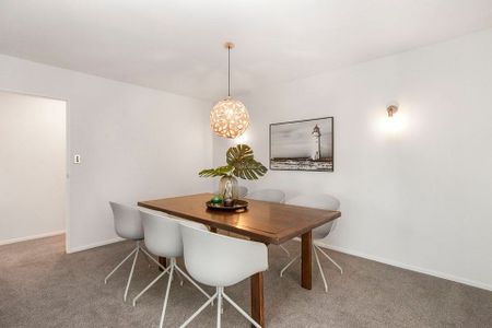 Stunning & Spacious 4BR Wattle Downs Oasis - Photo 3