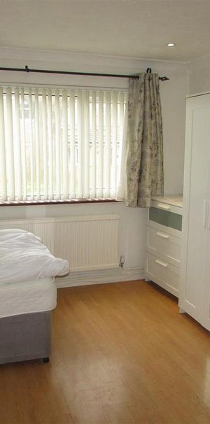 1 bedroom in a house share to rent - Photo 1