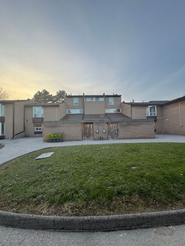 For Lease - 246 John Garland ( Main) Boulevard Unit# 43, Toronto, Ontario - Photo 2