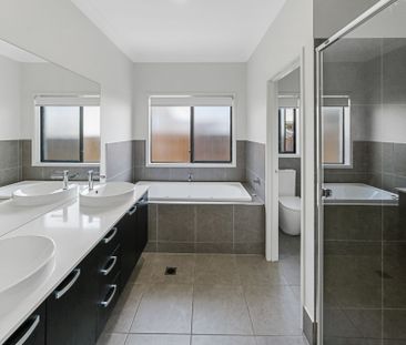 Large Family Home Nirimba - Photo 5