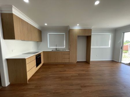 Modern 2 Bed, 1 Bath Flat in South Kempsey - Photo 4