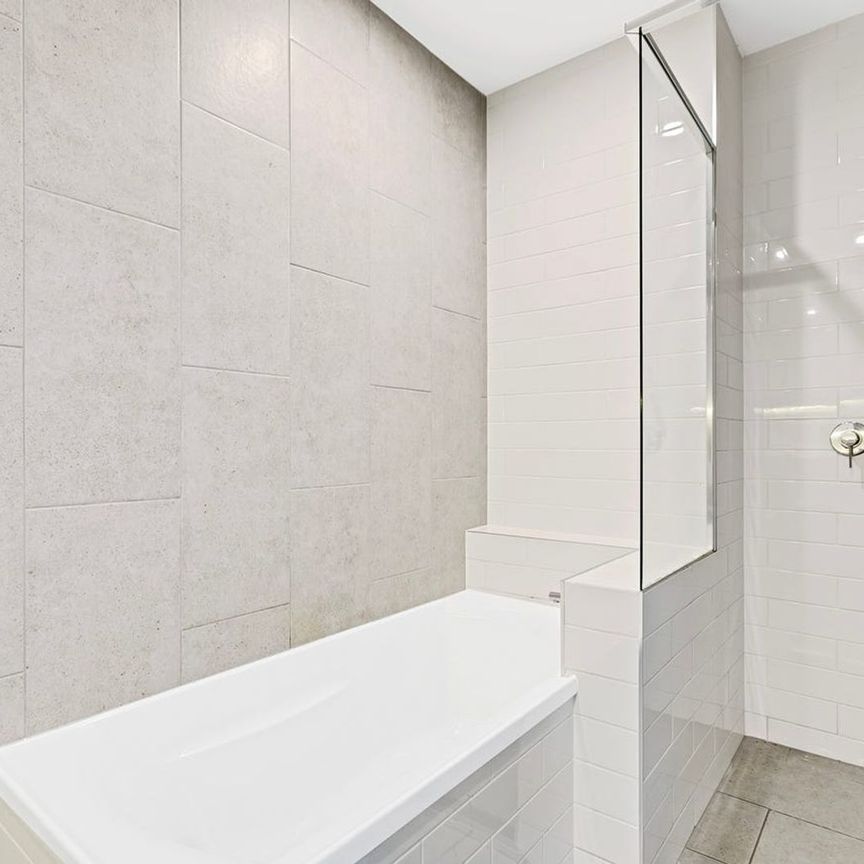 Stylish 3-Bedroom Townhouse in Brightwater! - Photo 1