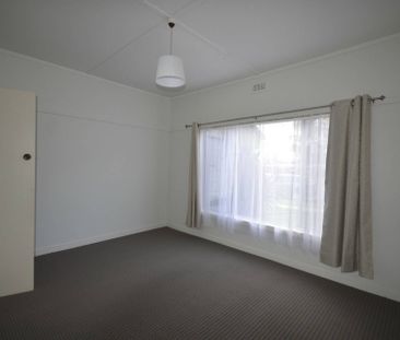 NEAT & TIDY 2 BEDROOM HOME - Photo 3