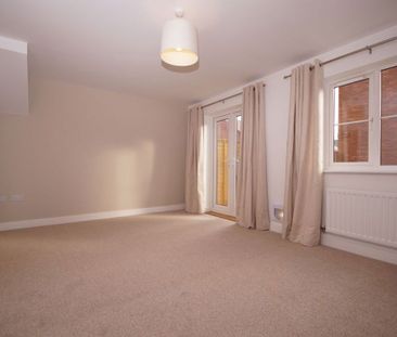 A 3 Bedroom House in Hatherley GL51 6GJ - Photo 3