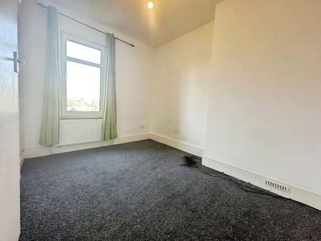 Terraced House to rent - Factory Road, Gravesend, DA11 - Photo 4