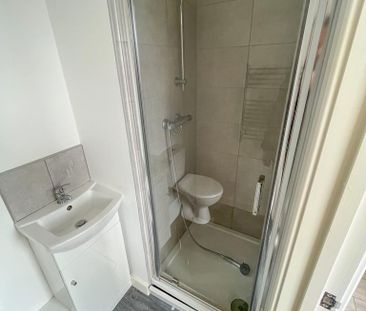 1 bedroom in a flat share to rent - Photo 4