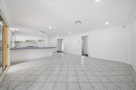 Large 5 Bedroom Family Home - Photo 3