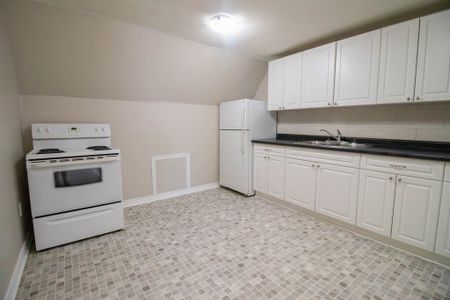 1-Bedroom Unit with Spacious Kitchen in St. Catharines! - Photo 5