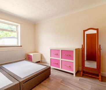 3 bedroom chalet to rent - Photo 2