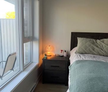 1 chambre à coucher 1 salle de bain Appartement - Photo 2