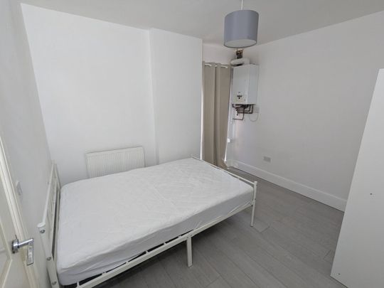 Studio Flat, Denman St Central, NG7 - Photo 1