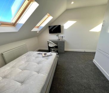 1 bedroom in a house share to rent - Photo 2
