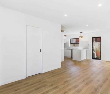 Brand New 4 Bedroom in Ellerslie - Photo 5