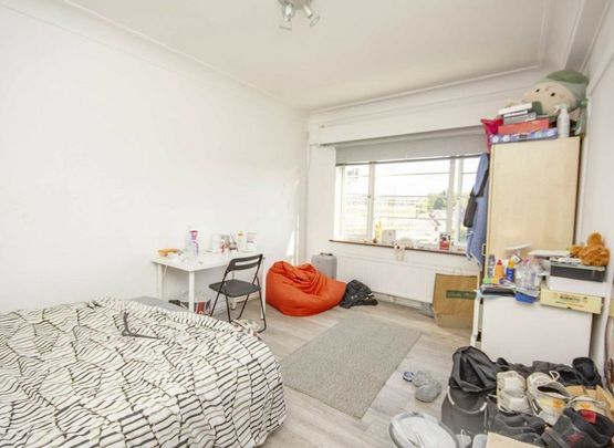 Hendon Way - Photo 1