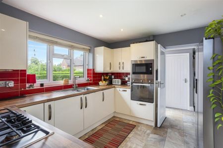 3 bedroom semi-detached house to rent - Photo 5