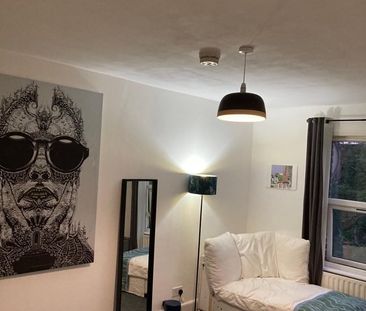 Room in a Shared House, London, E17 - Photo 1