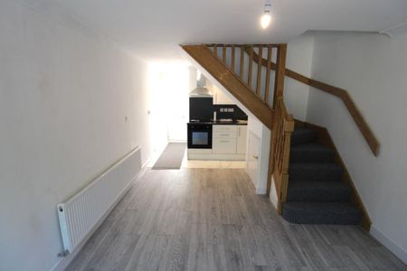 2 bedroom terraced house to rent - Photo 3