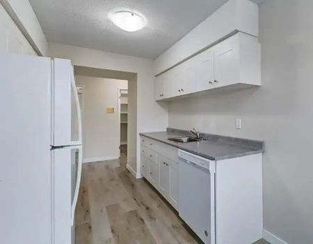 1 Bedroom - Photo 5